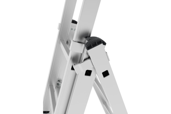 Лестница алюминиевая  трехсекционная NV1230 3*12 Новая высота